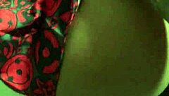 Latina csaj játszani akart velem és egyből a farkamba esett szopni.