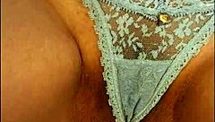 내가 장난감으로 자위하는 거 봐?