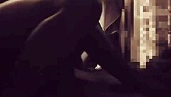 Babe ni naik kontol besar di katil, mengerang kuat