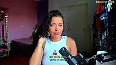 استمع إلى هذه البرونيت الساخنة تتحدث قذر وتجعلك تنطلق!