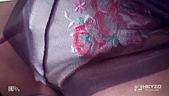 Nao Mizuki invita a mirar su zona íntima en escena japonesa de corrida interna