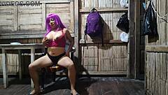 Suegra baila seductora esperando que el hijastro le meta en el culo grande