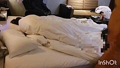 Makcik berd tattoos Perancis cium hisap dalam seks mentah