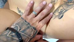 pillé a mi novia cachonda viéndome follar muñeca parte 3