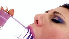 Makayla Cox con tetas grandes se traga verga enorme en POV garganta profunda y face fuck