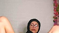 mia niqab jumping on huge bbc dildo 😍