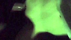 يا رجل، نيك زوجة معجب في السيارة، مليانة بالسائل الآن! 😈 إرسالها مرة أخرى بفيديو دليل!