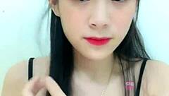 Hey, check out this Vietnamese hotgirl Em on Uplive livestream! 😊📹