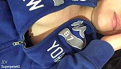 Mi caliente hermanastra Crystal se masturba y lo graba para sus fans, está buenísima