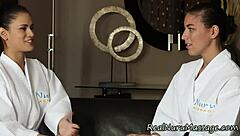 Eh tengok masseuse lesbian WAM guna strapon masa urut nuru kemahiran gila HD