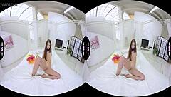 Sweetie bogel dengan bow-tie onani dengan dildo