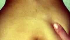 Mira esta corrida amateur en perrito sobre su culito rico