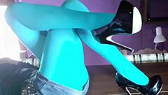 Laura σε ψηλά τακούνια και καλσόν σε teen 18+ compilation