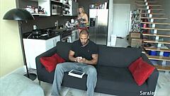 Karlo Karrera MILF Sara Jay'in büyük poposunu sever