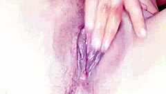 라틴아 밀프가 인종 간 POV 섹스로 크림파이 받기