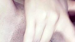 라틴아 밀프가 인종 간 POV 섹스로 크림파이 받기