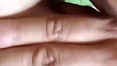 Latina mogen stönar högt när jag knullar henne hårt med rödvin