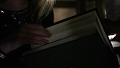 Tesoro oculto Amber se masturba con dildo