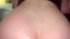 Buceta peluda cremosa quicando no dildo gordo!