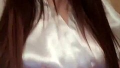 Watch this teen pleasuring herself with toys 😏