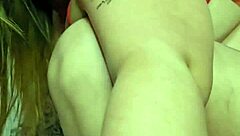 abrindo minha buceta juicy pra facilitar pro meus comedores 😏