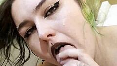 Nikki Greaves sesa tisti ogromni goth kurac.