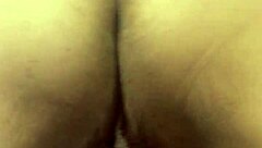 Meu amigo me vê rebolando e arranca minha calcinha