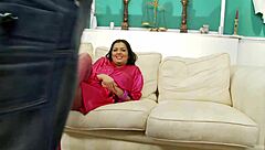 欲情人妻熟女カップルのデカ垂れ乳見てよ