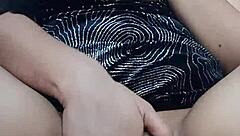 Tengok aku pancut kuat semasa masturbasi solo di bilik!