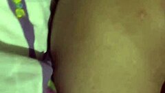 HERMANASTRA LLEGA DE LA FIESTA Y SE DUERME. ME ESCABULLO Y ME MASTURBO, CORRIÉNDOME EN SU COÑO Y CULO CON LOS DEDOS