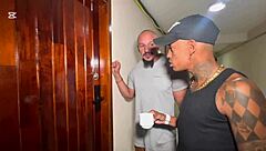 Nuestro amigo dejó que su esposa se nos una para follar rico