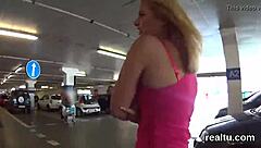 AVM'de baştan çıkarılan seksi Çek hatun POV sikiliyor