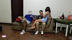 Ljubko seksi daddy roleplay s prvimi swingerji v deepthroat trojčku s končnim izlivom