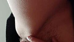 Nak tengok saya lancap pepek berbulu sampai pancut?