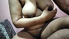 나는 귀여운 여자, 네 여친, 친구에게 큰 자연 젖과 엉덩이 보여줘요