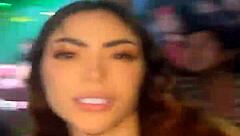 콜롬비아 아가씨가 야외 라이브 섹스 쇼에서 큰 젖가슴 플래시 😍