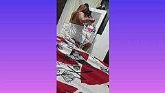 和老婆聊世界乱套突然她跪下吸我大鸡巴