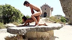 Neem me mee naar de kerk voor outdoor publieke seks met pijpen en doggy!