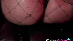 Hete Blonde Neukt Middenin Feestchaos met Grote Tieten