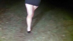 Pantat Berlekuk Dientot Kasar Dua Kontol di Pinggir Jalan!