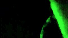 Meisje zuigt enorme lul in het donker tijdens vreemdgaan ruw neuken