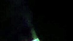 어둠 속에서 불륜 하며 거대한 자지 빨고 거칠게 박히는 년