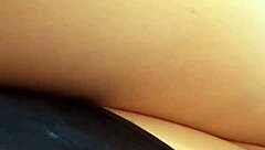 Flash fica e slip in a casual setting