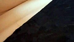 Flash fica e slip in a casual setting