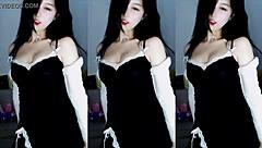 Wow, check this cute Chinese girl dancing with sexy moves!