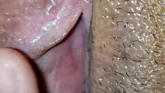 人妻を激しく奥までガンガン突きまくる！