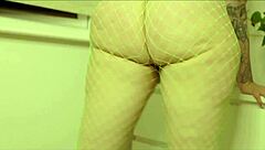 내 큰 쥬시한 엉덩이 피쉬넷 입고 더티 토크 준비해