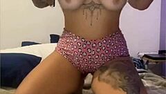 i'm masturbating in these tight shorts on my ass