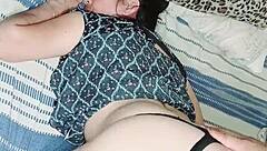 Уау! Вмъкнах се в стаята на съседката и изядох сочната латино путка дълбоко!