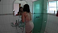 Madre llega a la mansión para su primera escena porno - SHIRLEY AZEVEDO